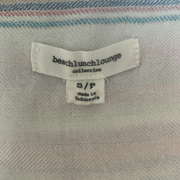 Beachlunchlounge button-up top. - Picture 9 of 10